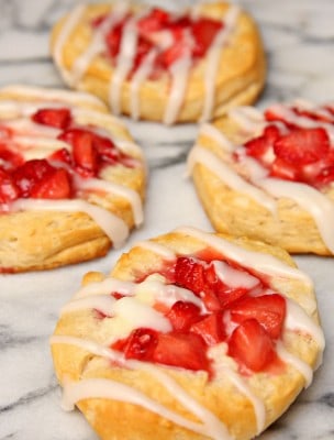 http://www.happygoluckyblog.com/wp-content/uploads/2015/08/Strawberries-and-Cream-Danishes-304x400.jpg