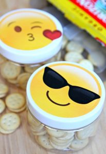 http://www.happygoluckyblog.com/wp-content/uploads/2016/09/Emoji-Snack-Cups-2-206x300.jpg