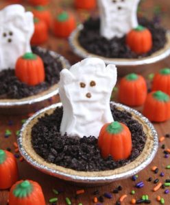 http://www.happygoluckyblog.com/wp-content/uploads/2016/10/Mini-Halloween-Pudding-Pies-5-1-248x300.jpg