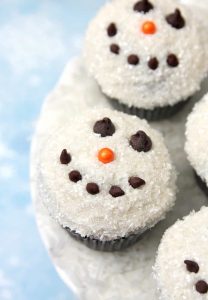 http://www.happygoluckyblog.com/wp-content/uploads/2016/12/Snowman-Cupcakes-6-208x300.jpg